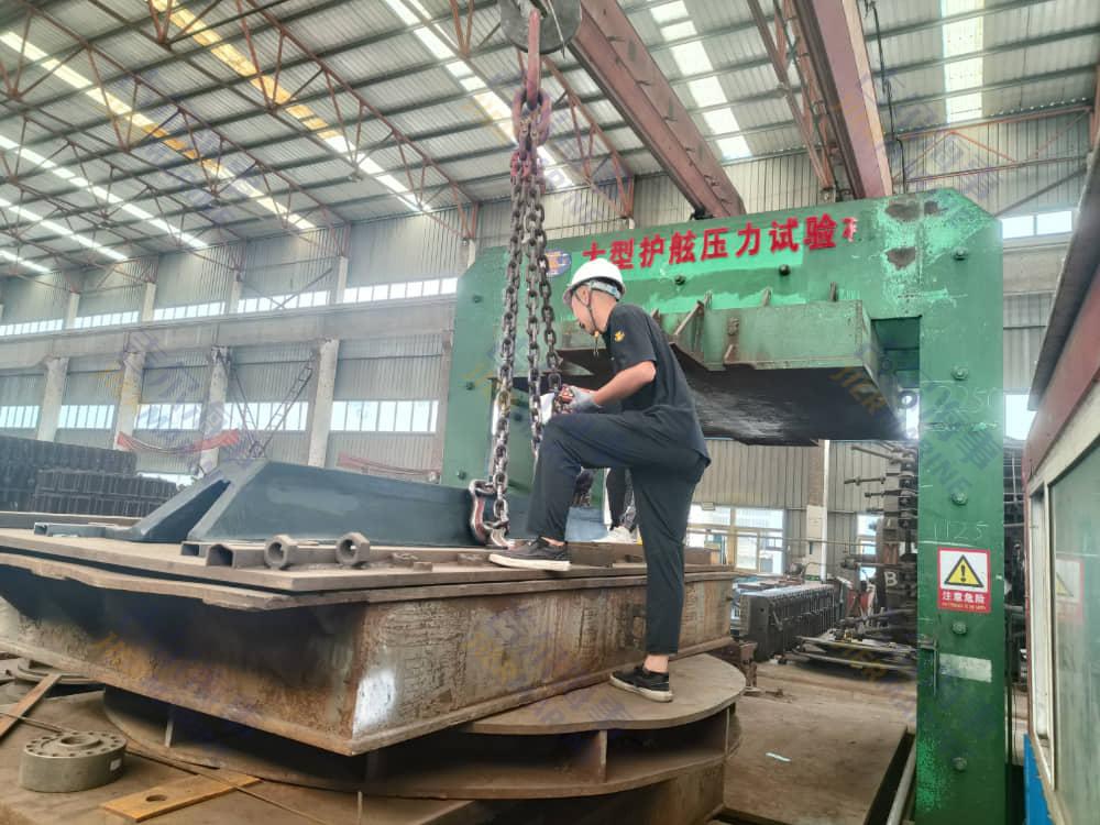 Rubber fender pressure test